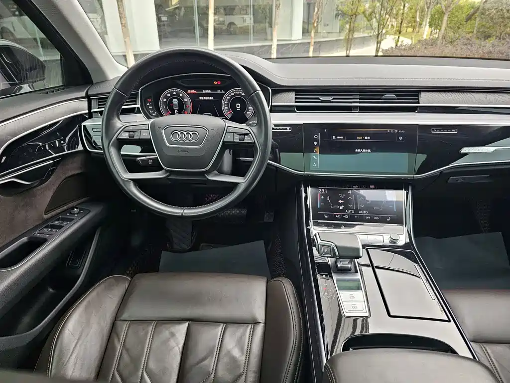 Audi A8 — фото 6