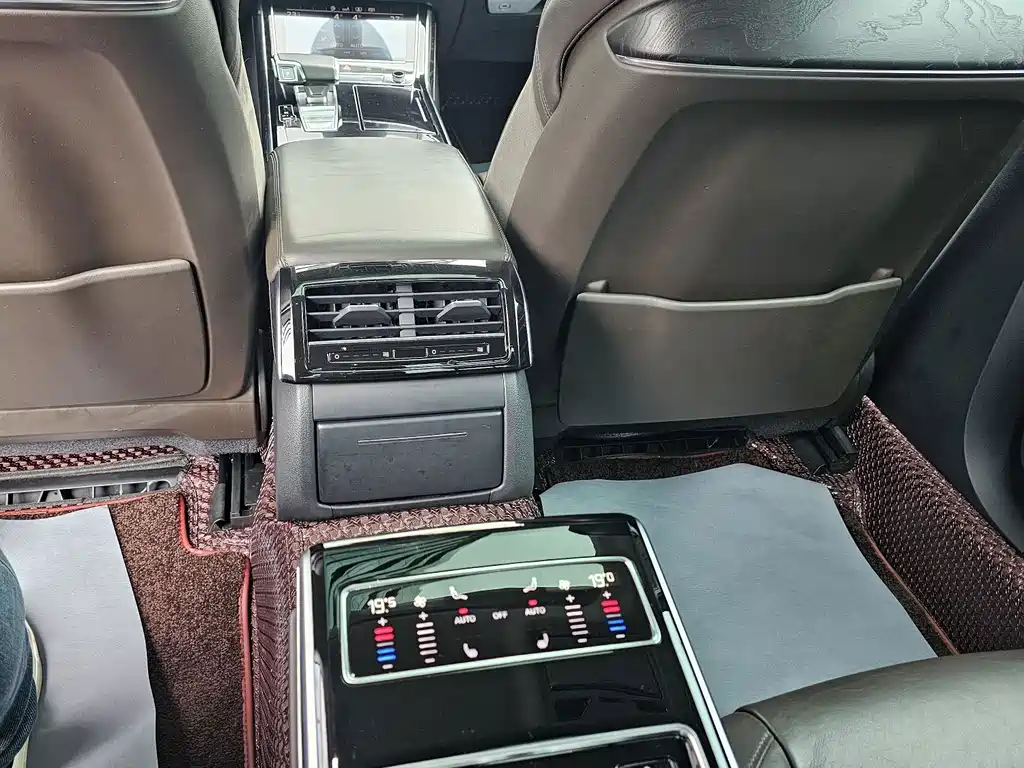Audi A8 — фото 9