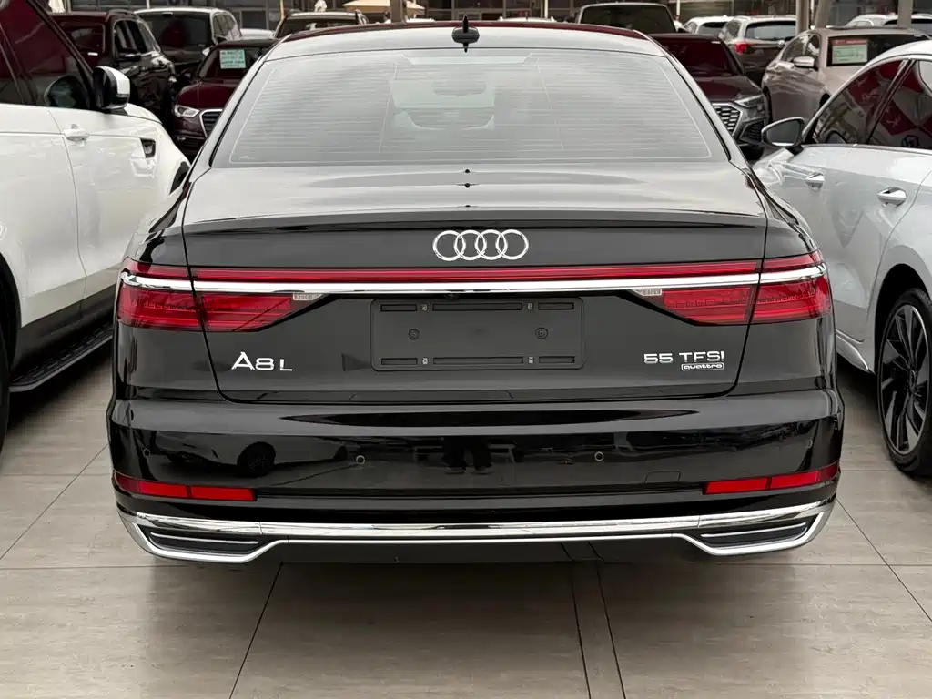 Audi A8 — фото 3