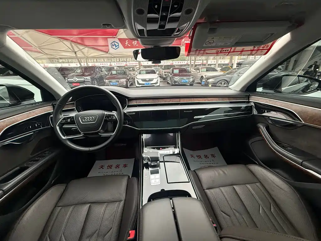 Audi A8 — фото 8