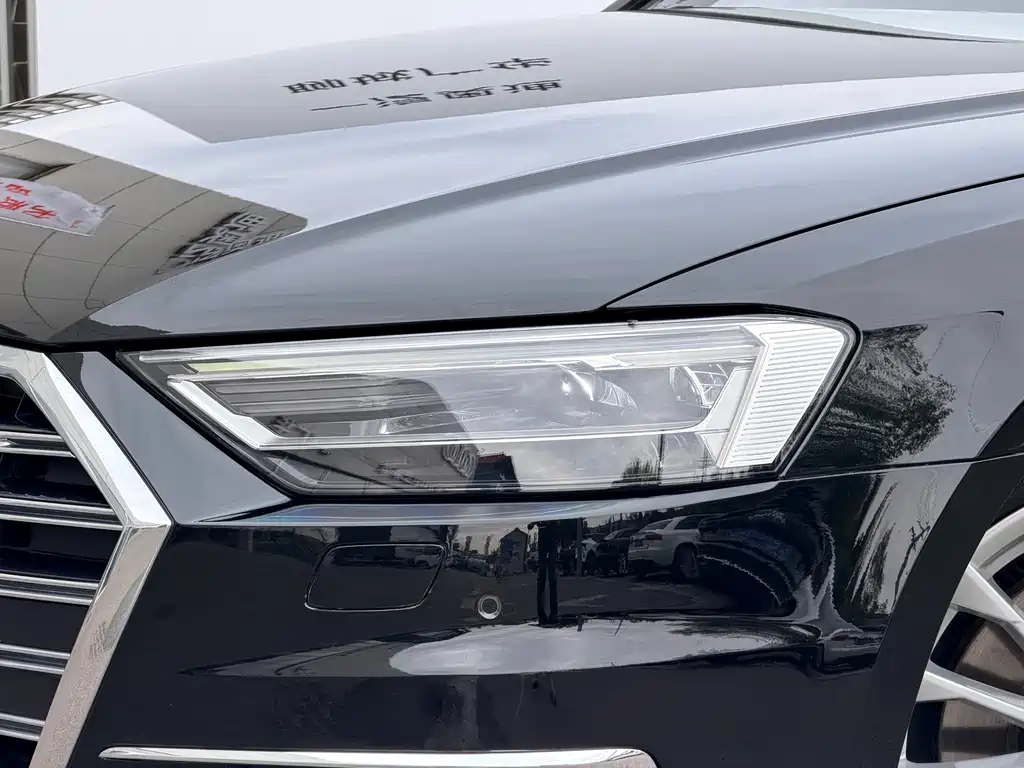 Audi A8 — фото 13