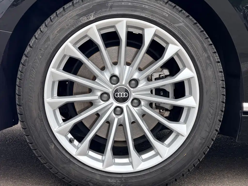 Audi A8 — фото 15