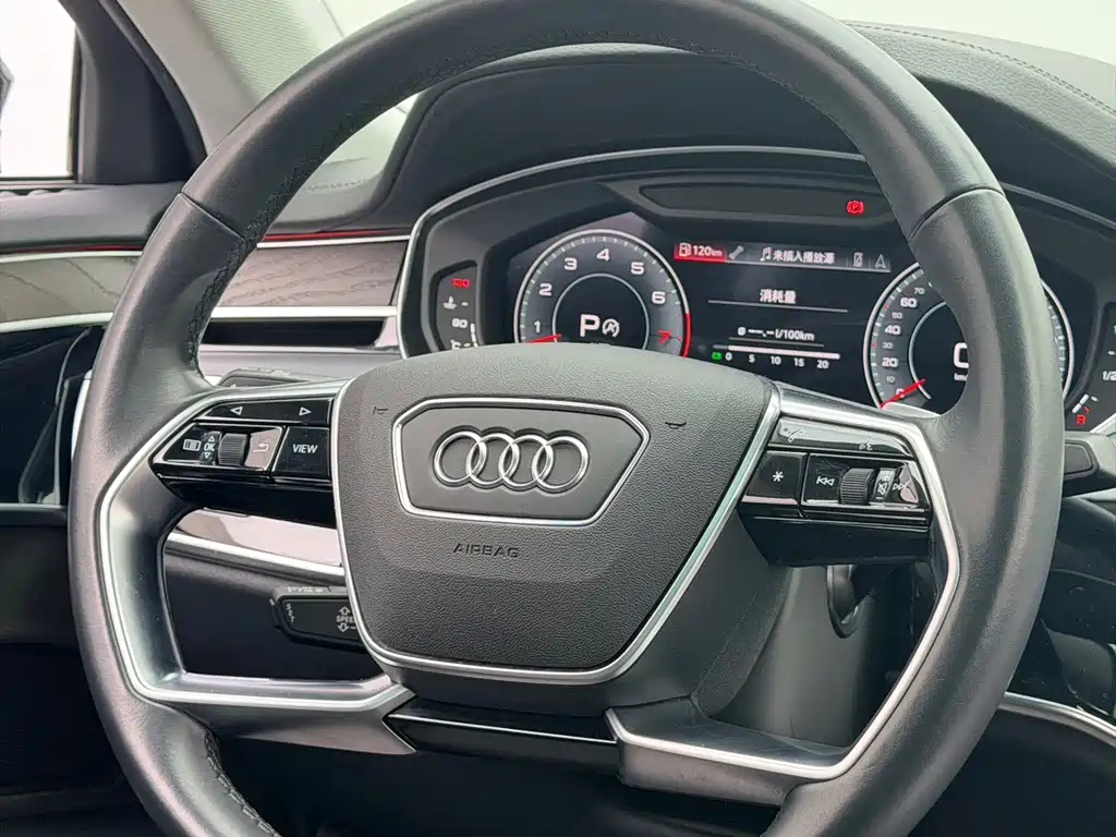 Audi A8 — фото 6