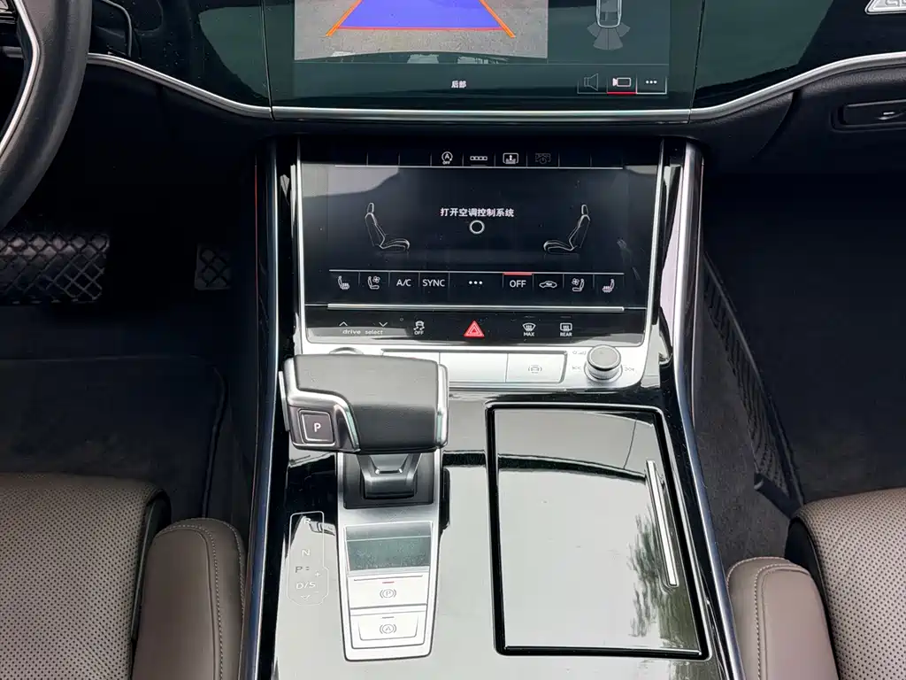Audi A8 — фото 7