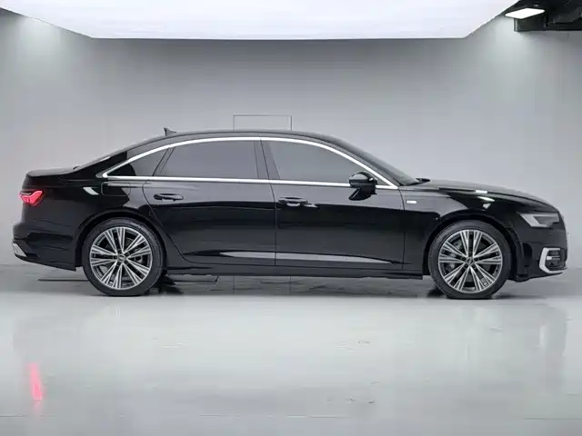 Audi A6L — фото 9