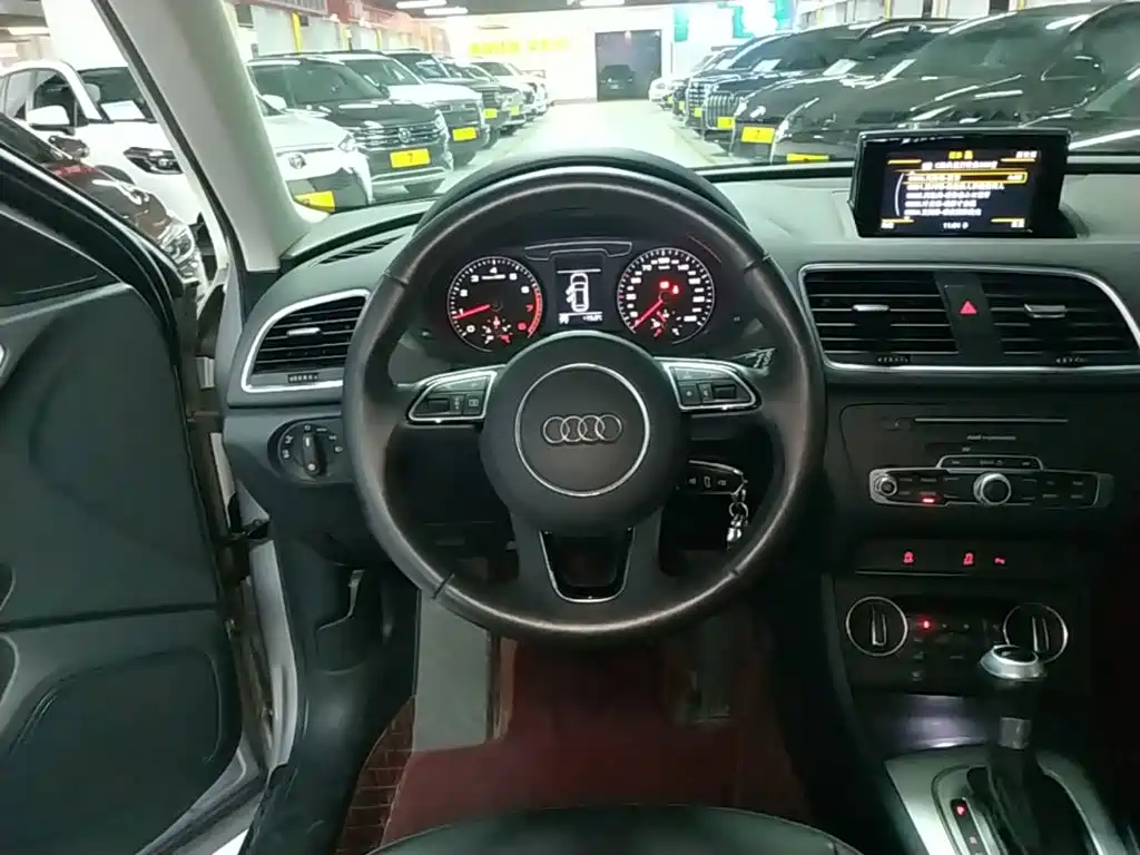 Audi Q3 — фото 10