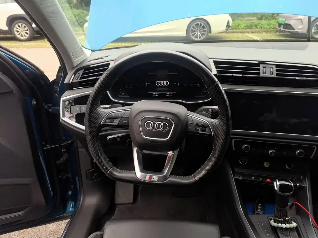 Audi Q3 Sportback — фото 11