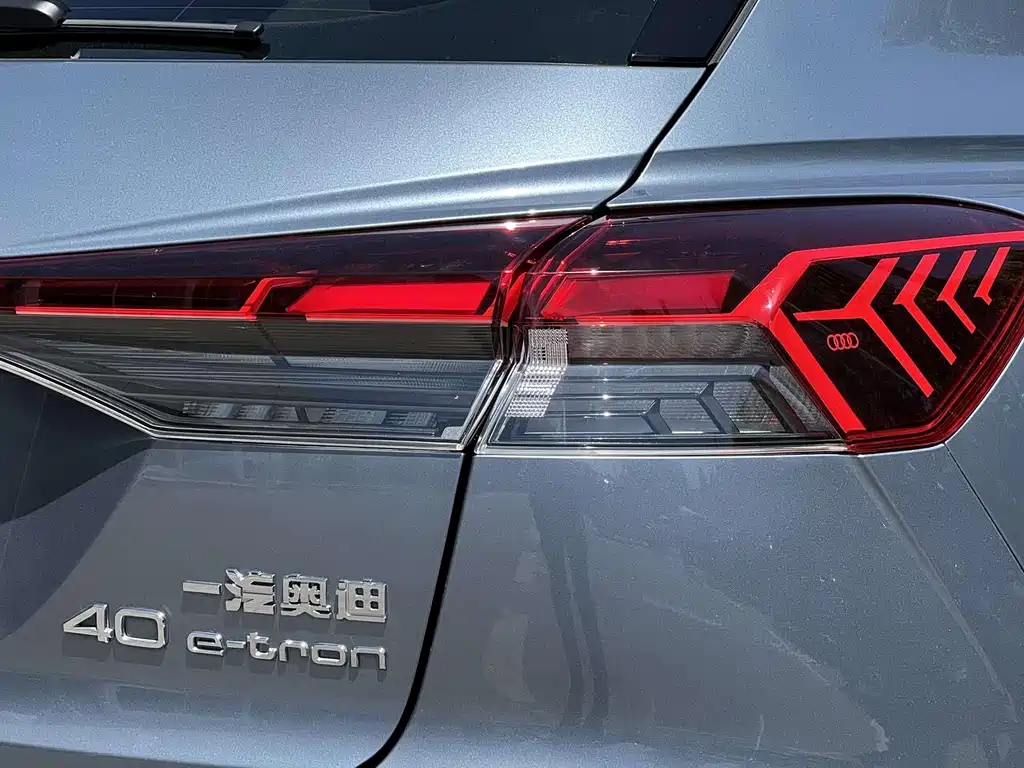 Audi Q4 e-tron — фото 13
