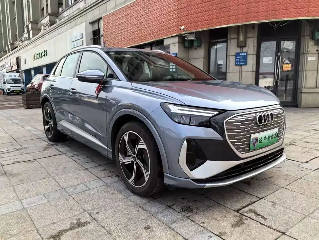 Audi Q4 e-tron — фото 3