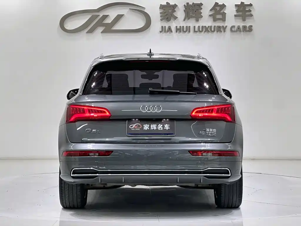 Audi Q5L — фото 6
