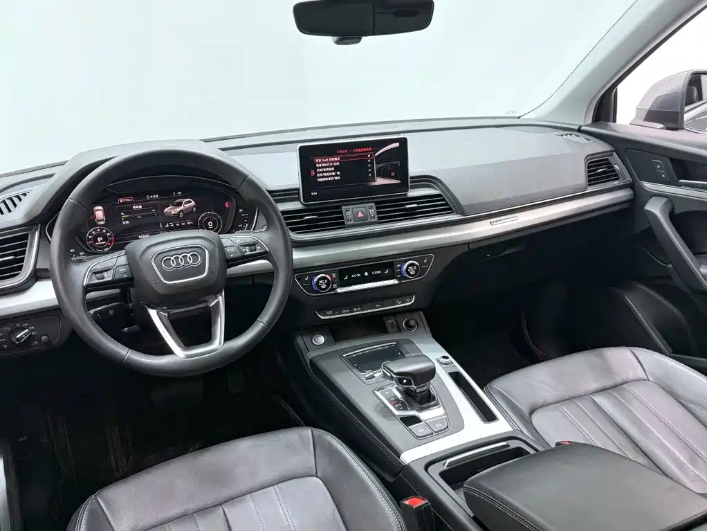 Audi Q5L — фото 10
