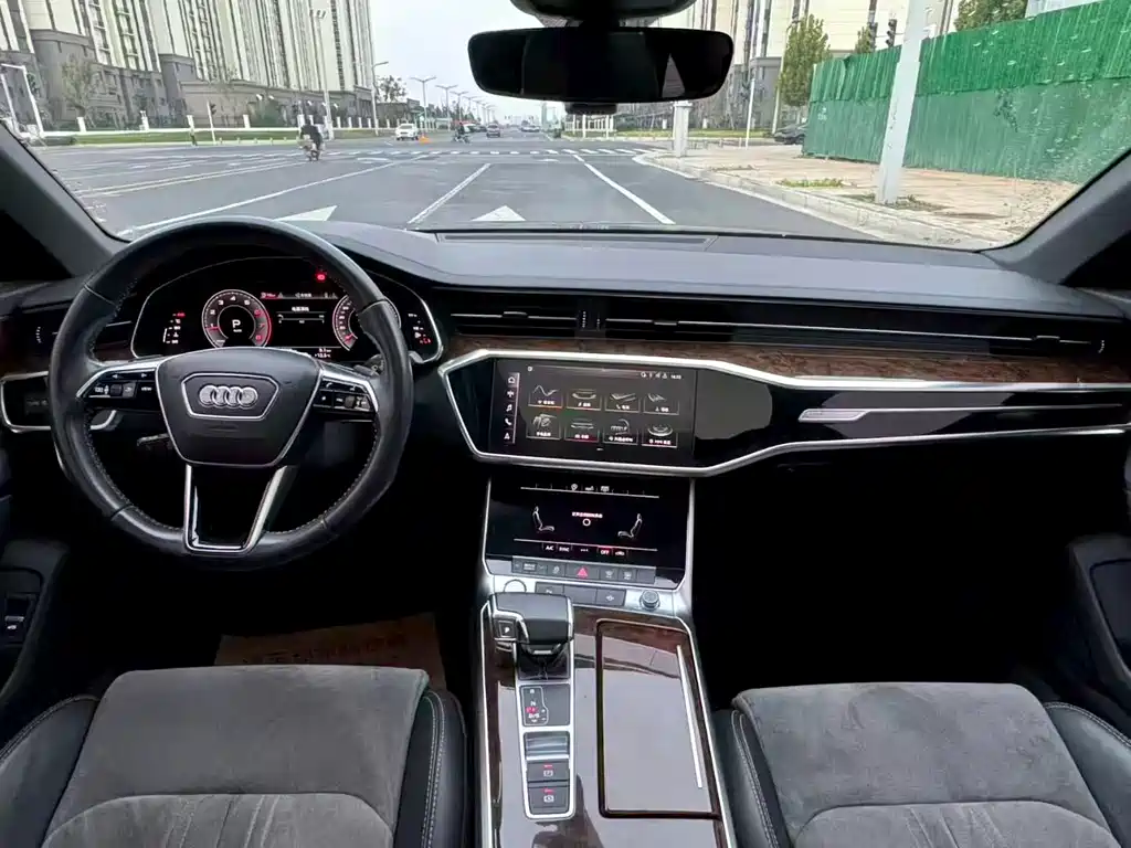 Audi A6L — фото 9