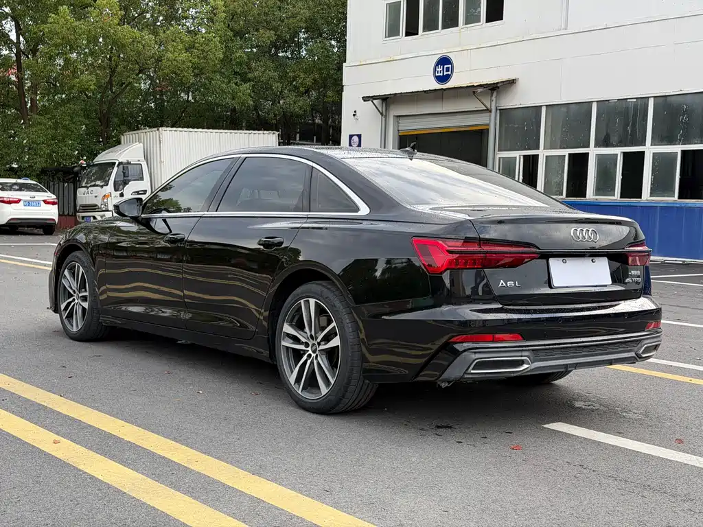 Audi A6L — фото 7