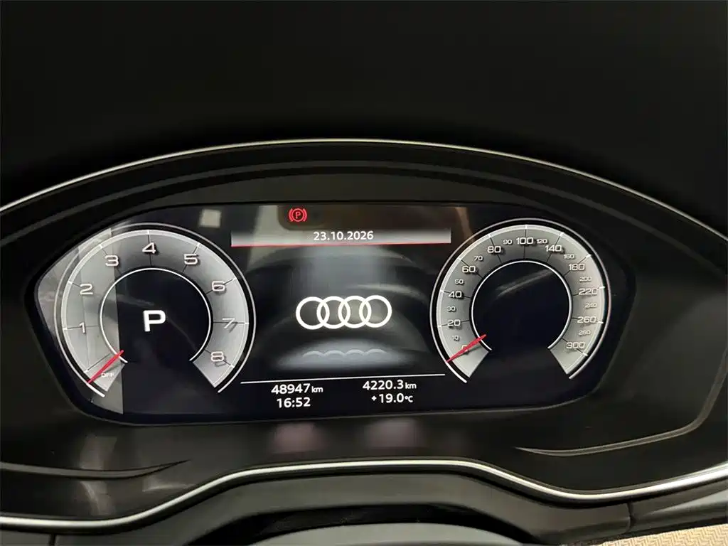 Audi Q5L — фото 10