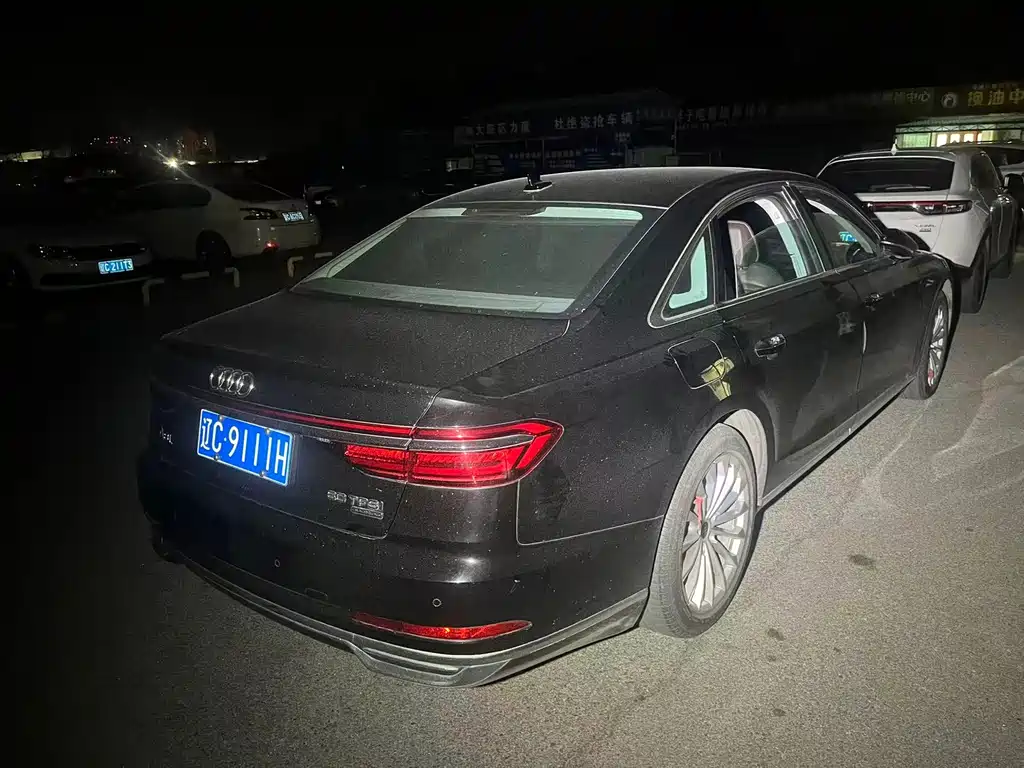 Audi A8 — фото 4
