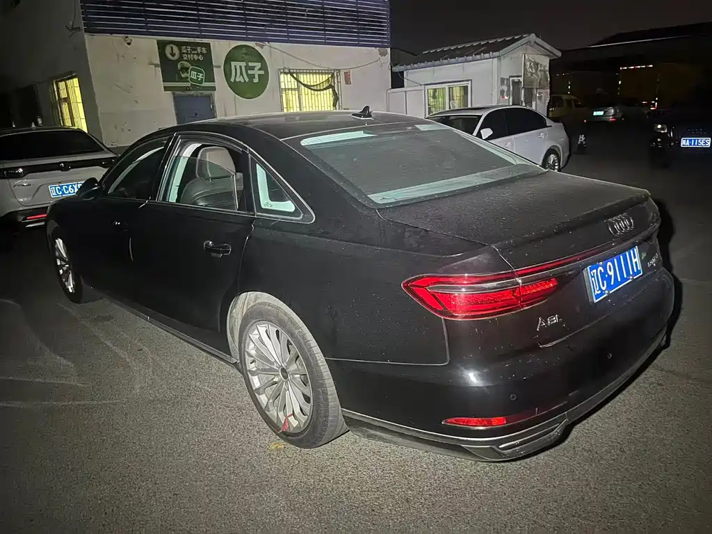 Audi A8 — фото 6