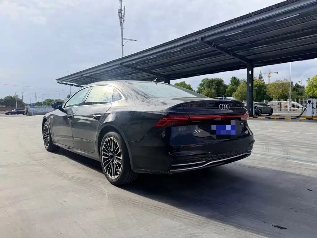 Audi A7L — фото 6