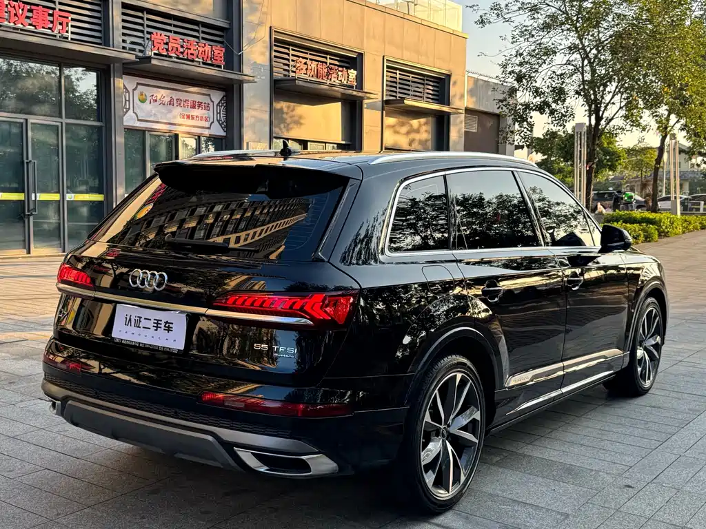 Audi Q7 — фото 15