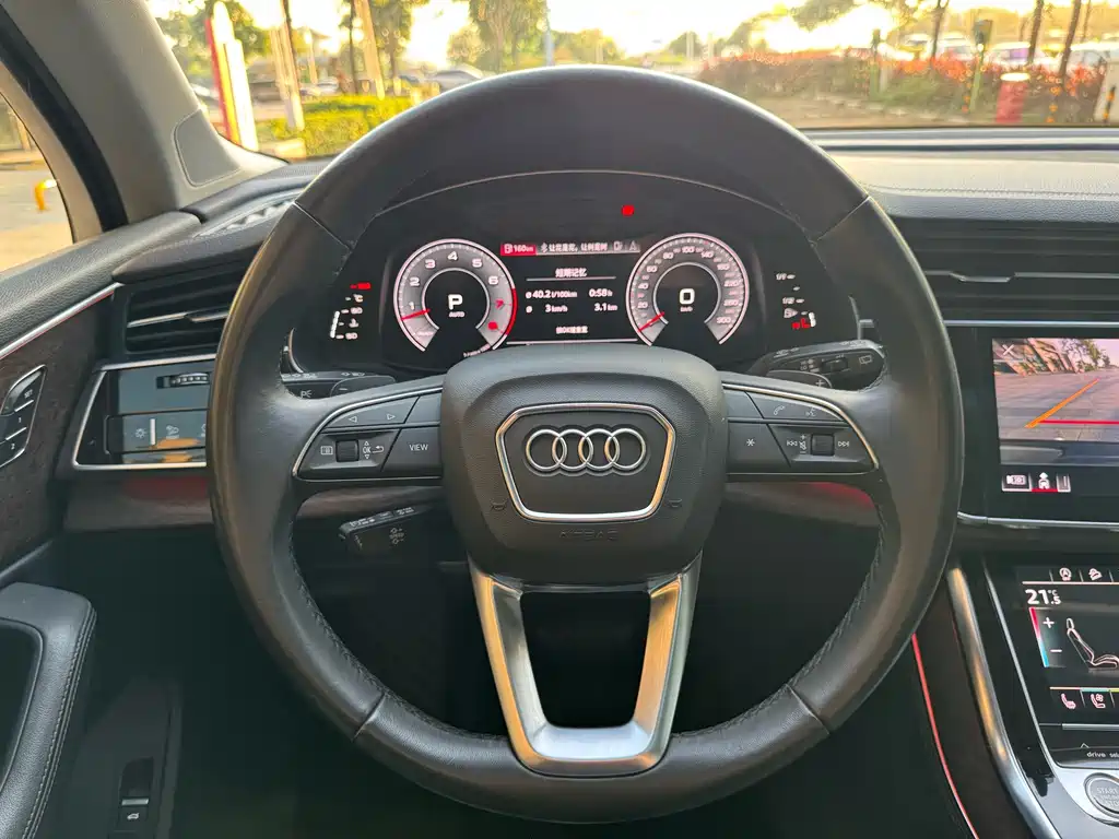 Audi Q7 — фото 6