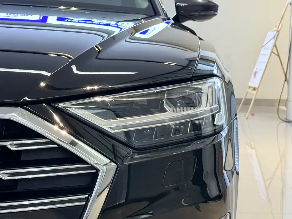 Audi A8 — фото 4