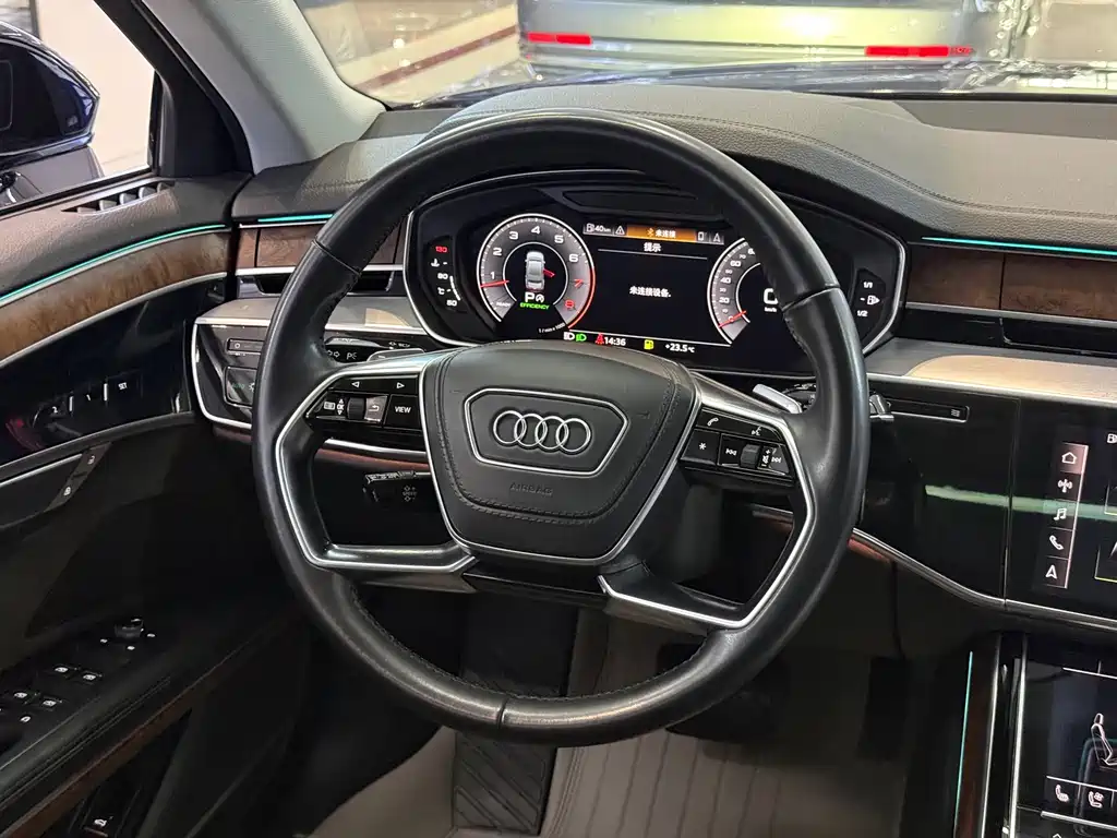 Audi A8 — фото 5