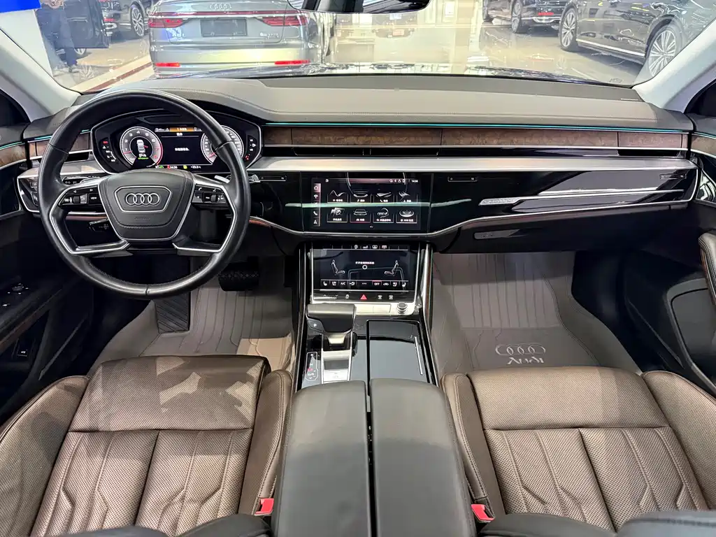 Audi A8 — фото 7