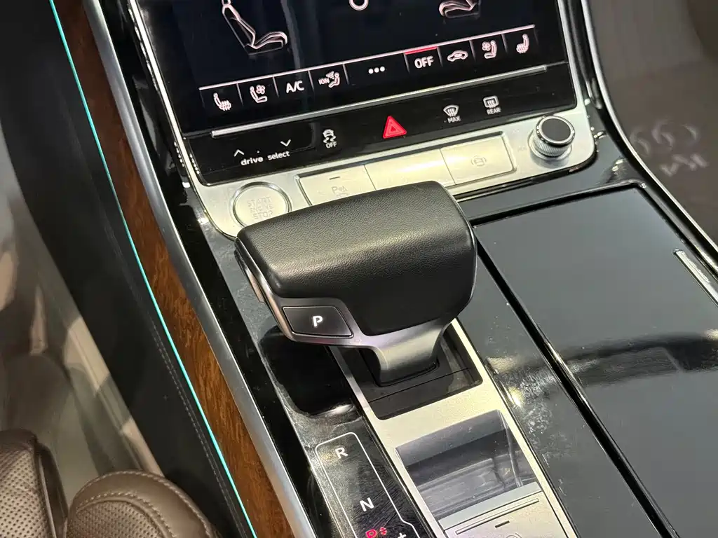 Audi A8 — фото 9