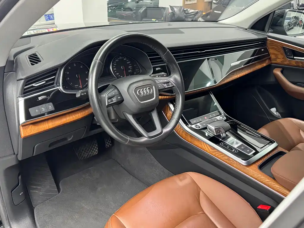 Audi Q8 — фото 5