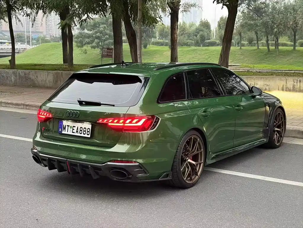 Audi RS 4 — фото 7