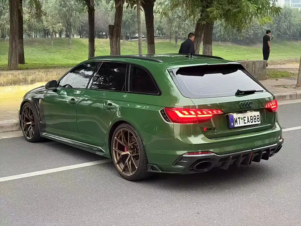 Audi RS 4 — фото 9