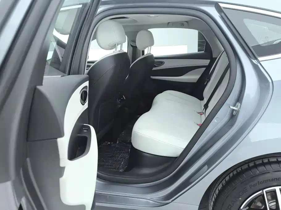 BYD Seal 05 DM-i — фото 11