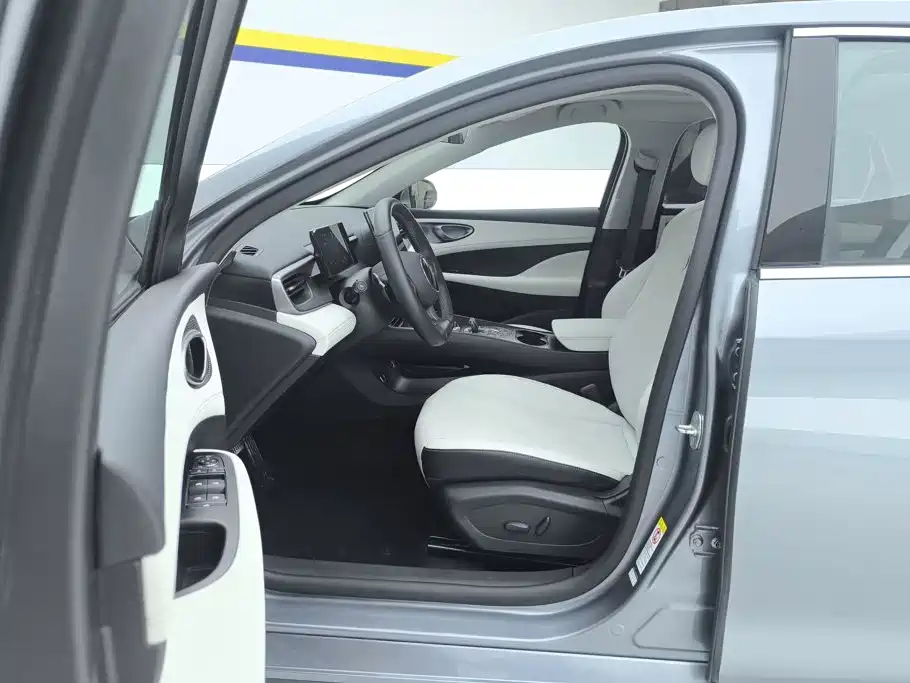 BYD Seal 05 DM-i — фото 9