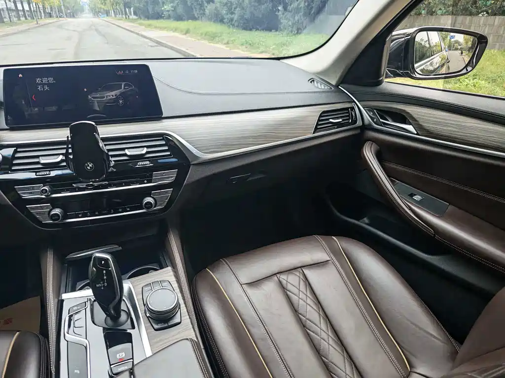 BMW 5 Series — фото 11