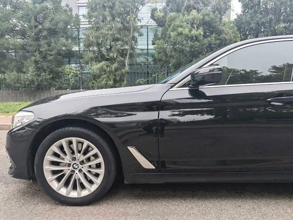 BMW 5 Series — фото 22