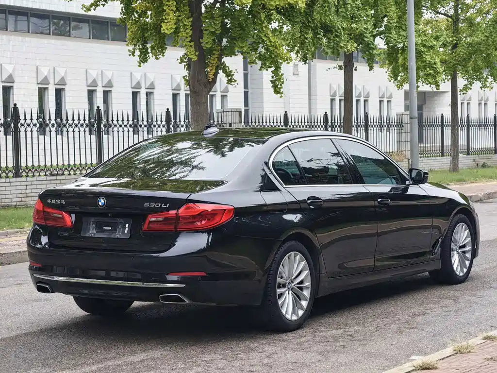 BMW 5 Series — фото 28