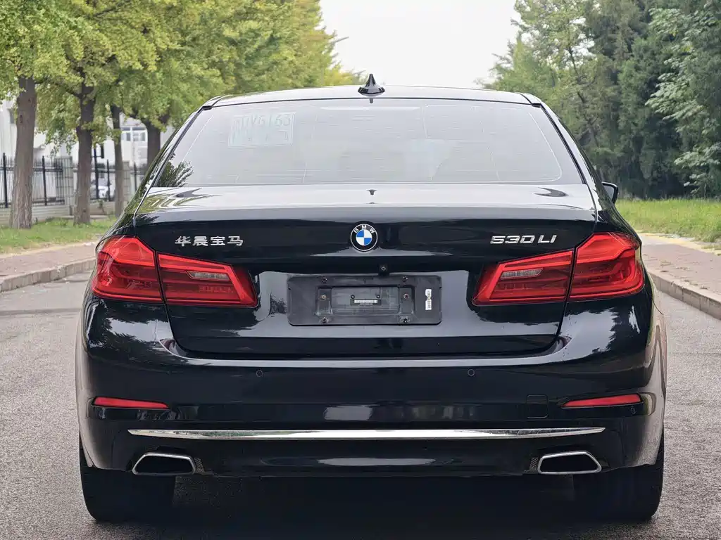 BMW 5 Series — фото 29