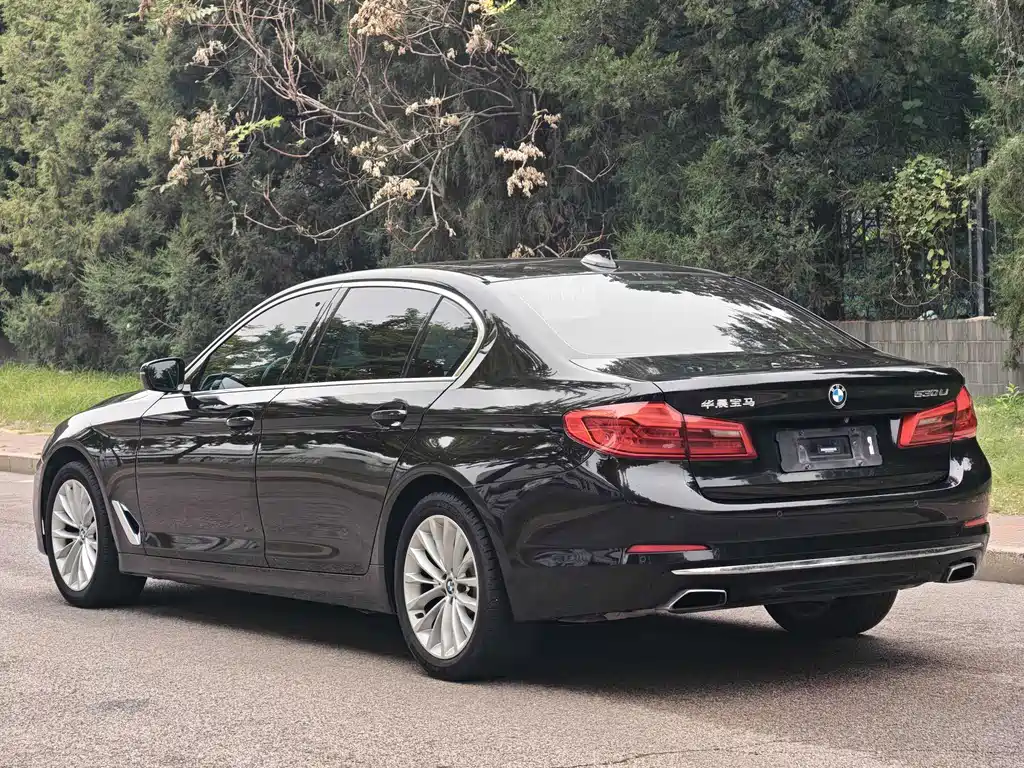 BMW 5 Series — фото 30