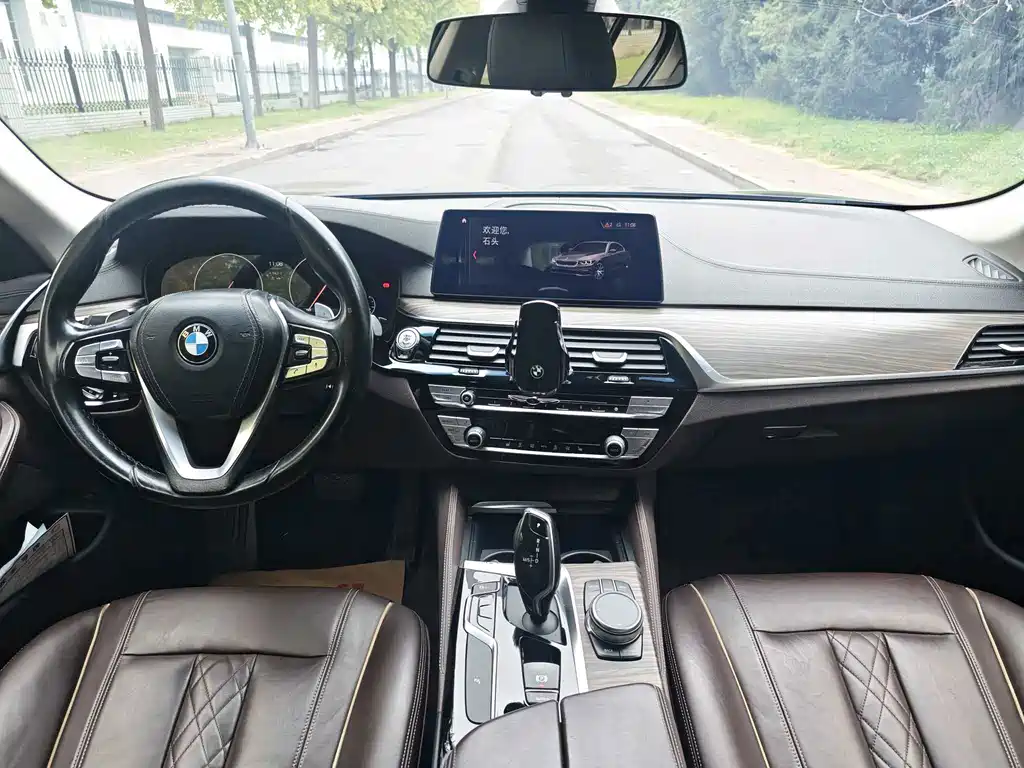 BMW 5 Series — фото 9