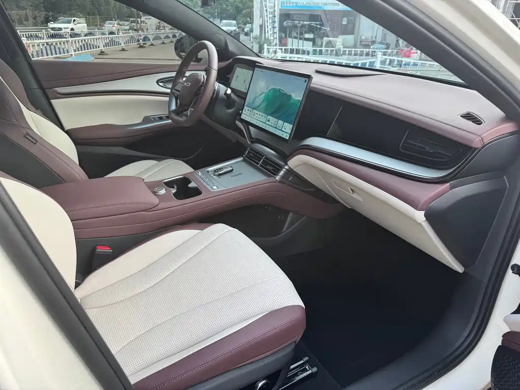 BYD Seal 07 DM-i — фото 11