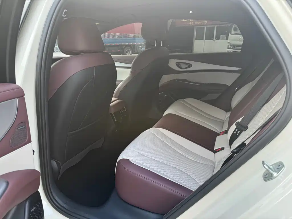 BYD Seal 07 DM-i — фото 14