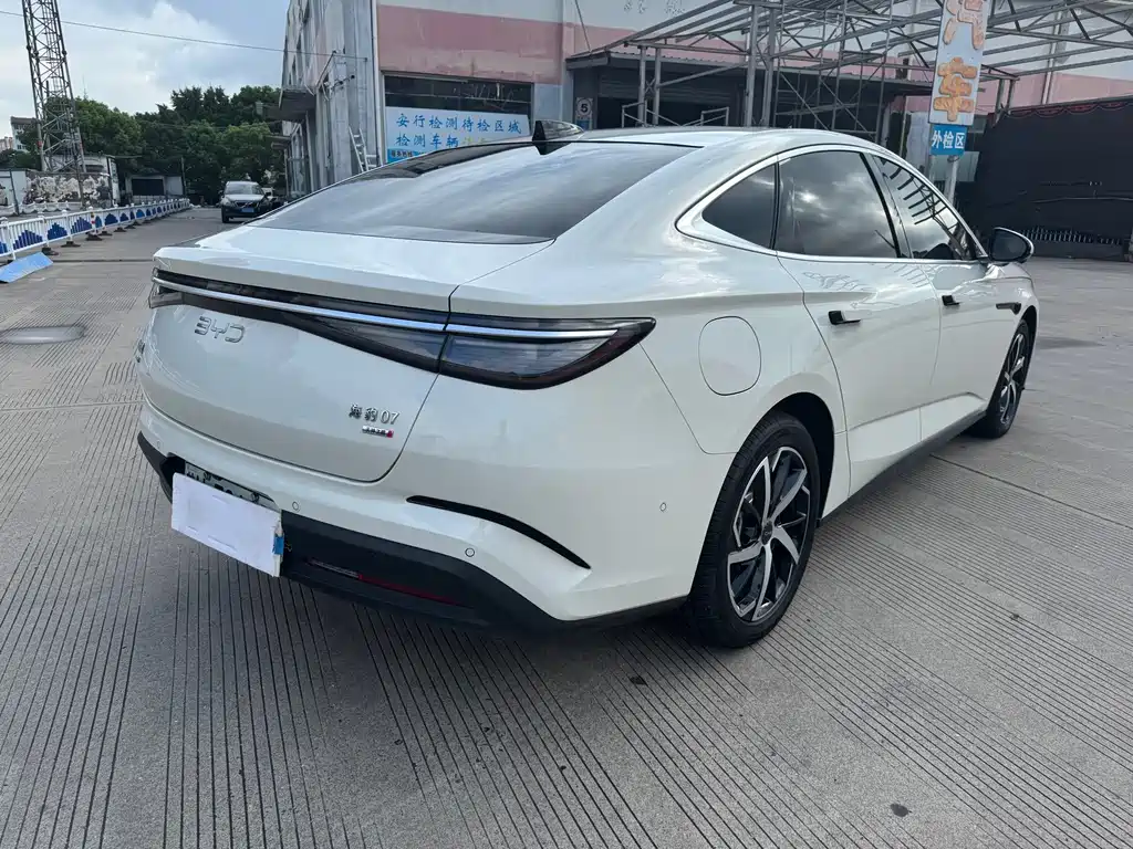 BYD Seal 07 DM-i — фото 6