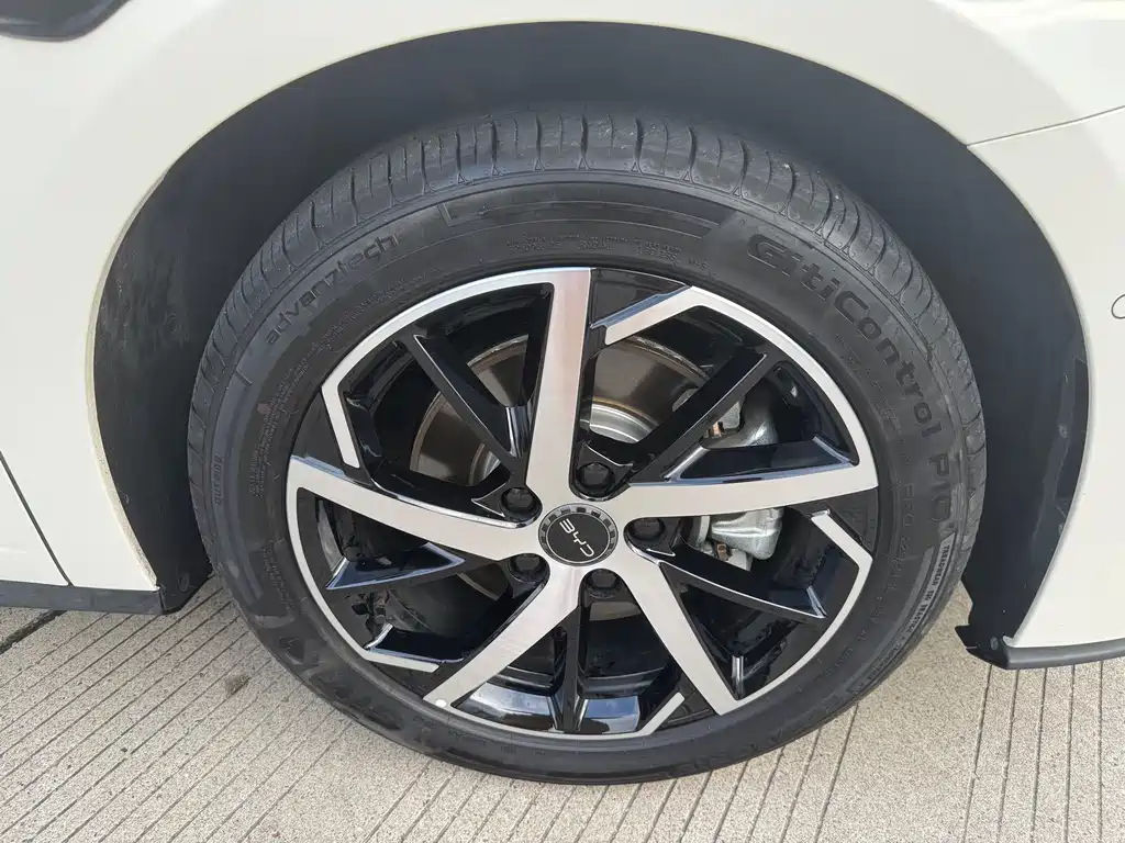 BYD Seal 07 DM-i — фото 10