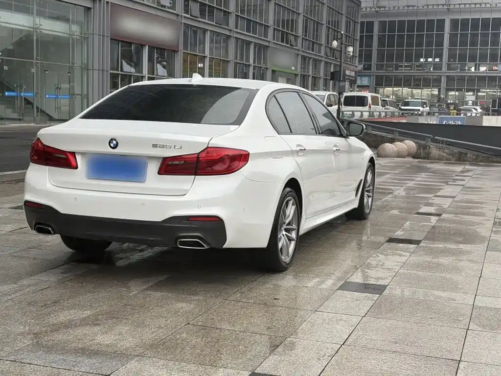 BMW 5 Series — фото 6
