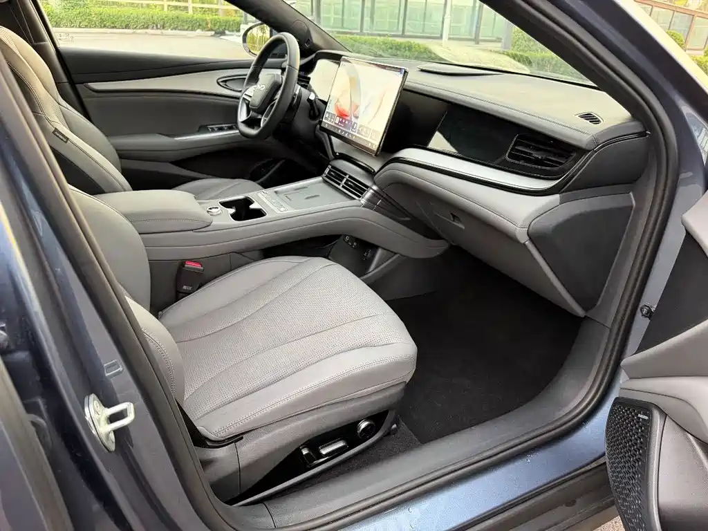 BYD Seal 07 DM-i — фото 10