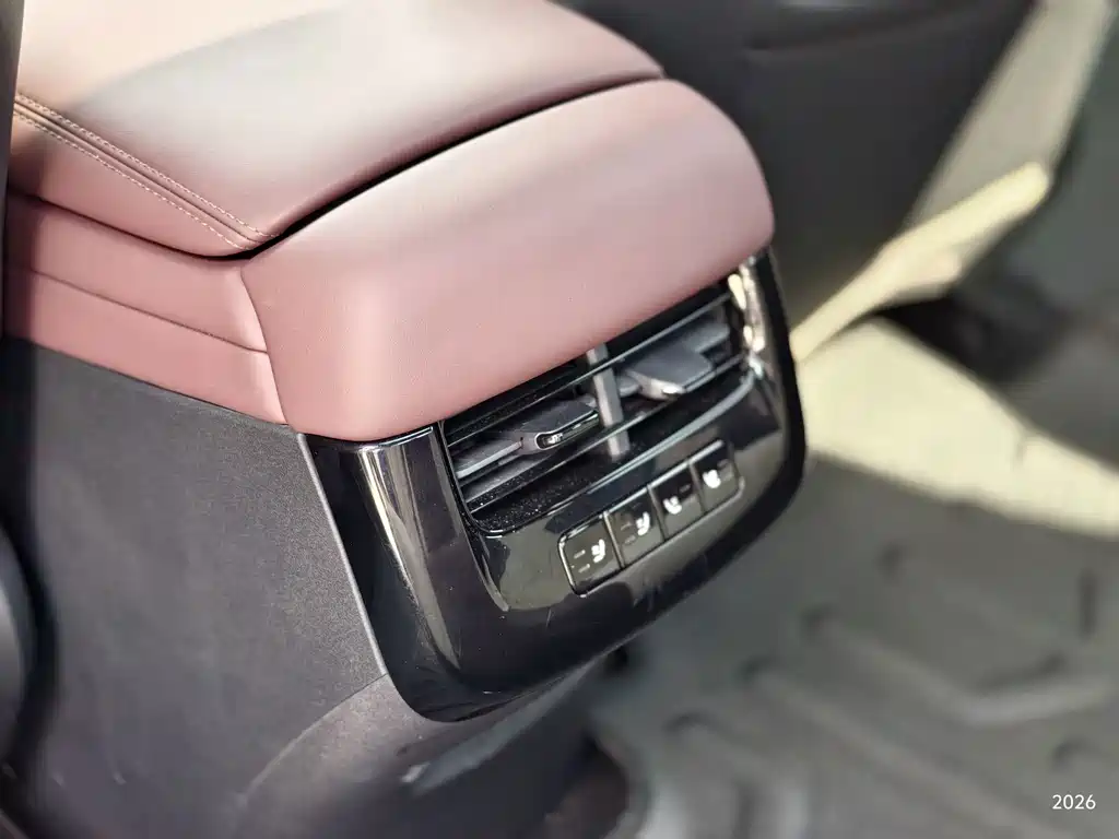 BYD Seal 07 DM-i — фото 9