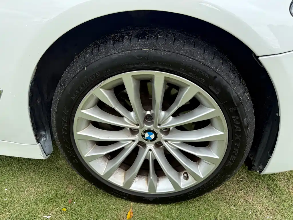 BMW 5 Series — фото 17