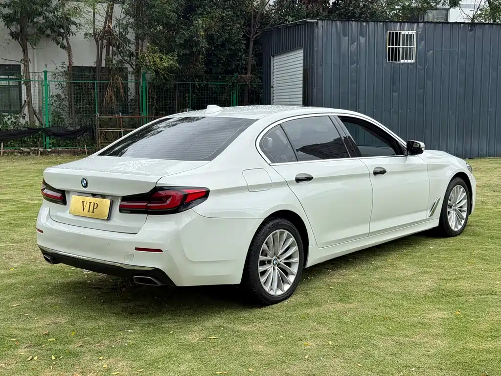 BMW 5 Series — фото 4
