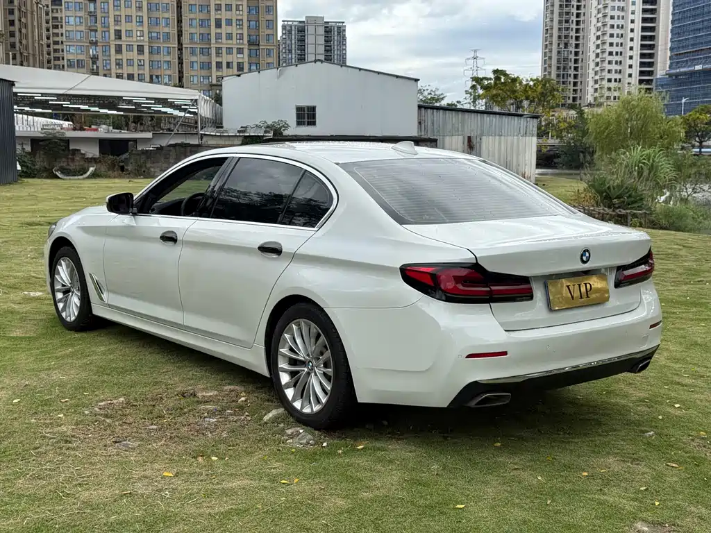 BMW 5 Series — фото 6