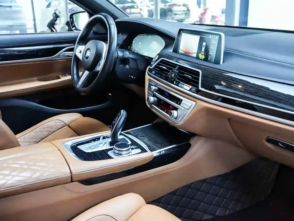 BMW 7 Series — фото 6