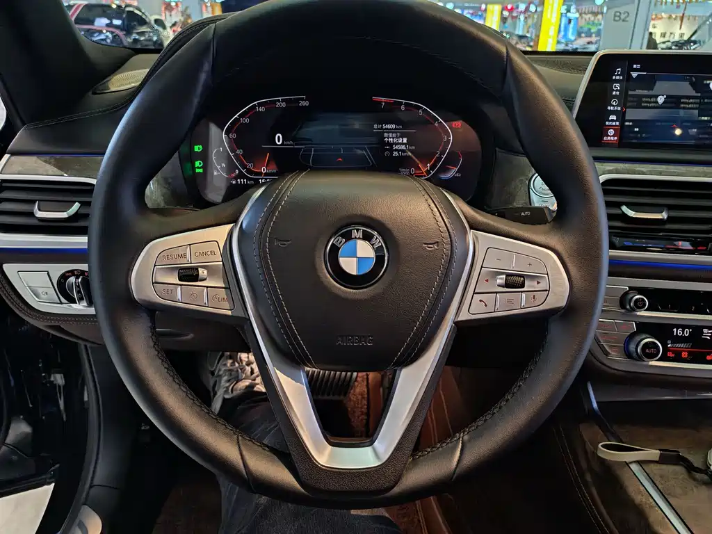 BMW 7 Series — фото 11
